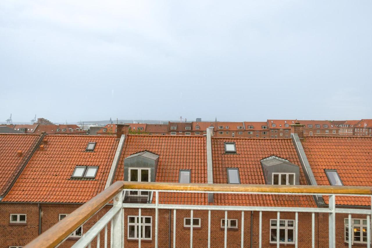 Come Stay In Penthouse With Room For 2-People Århus المظهر الخارجي الصورة