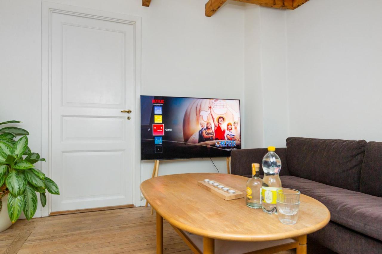 Come Stay In Penthouse With Room For 2-People Århus المظهر الخارجي الصورة